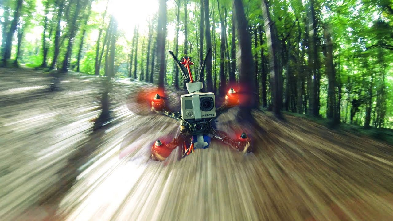 Alta velocidad en el bosque | Drone de carreras, vuelo FPV