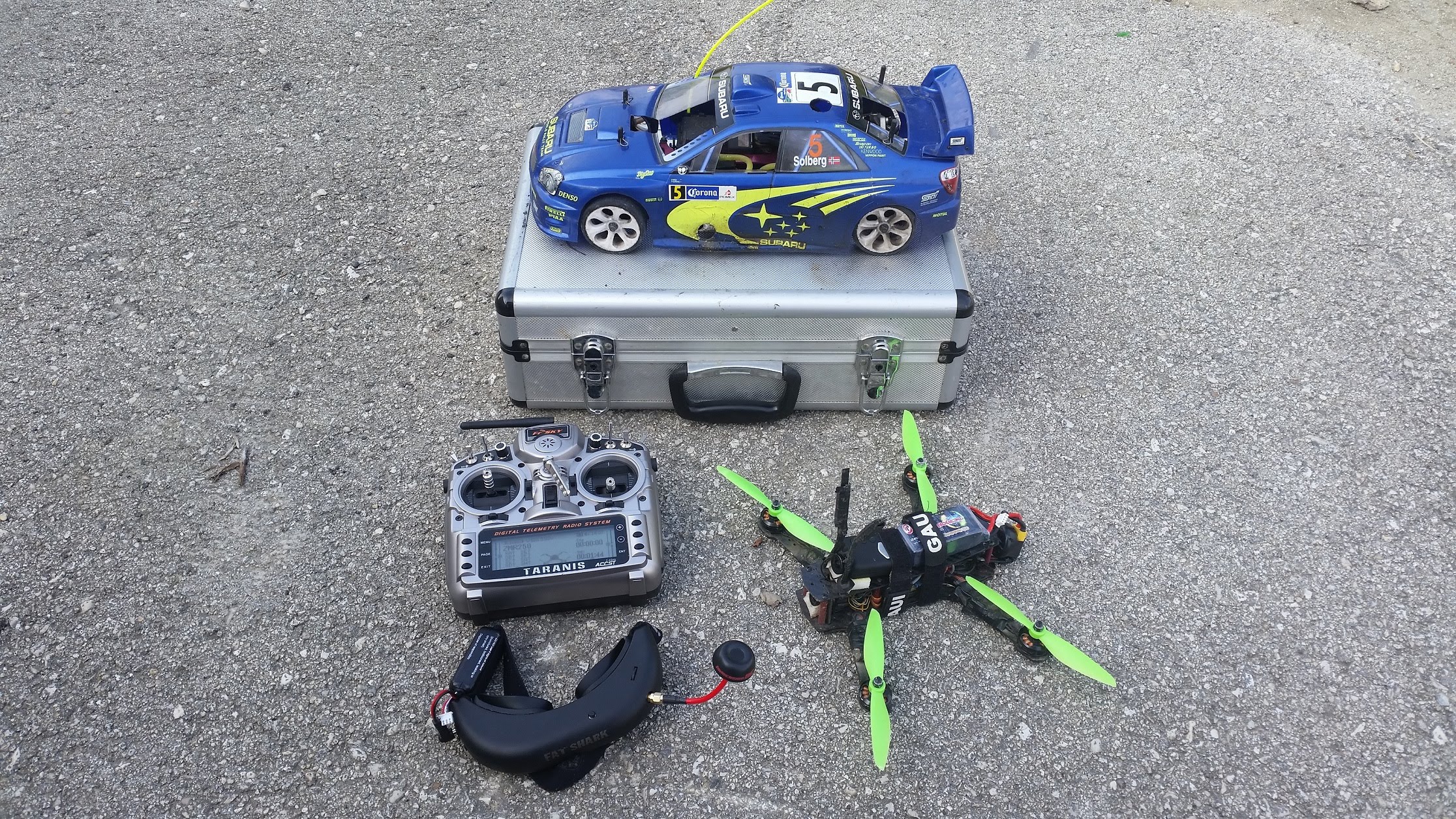 Test acceleration quadcopter 250 fpv vs rc car nit